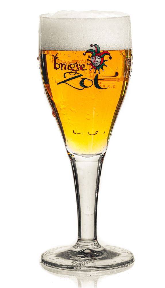 brugse_zot_bierglazen_speciaalbier_origineel_op_voet