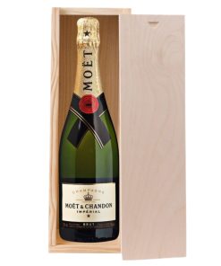 moet-chandon-brut-en-wijn-in-kist